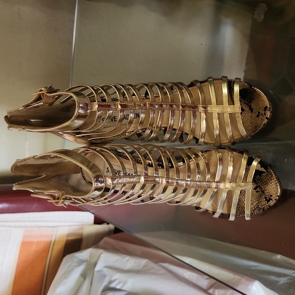 Steve Madden Gold Strappy ladies shoes - Picture 2 of 4